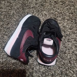 Nike toddler shoes size 4c